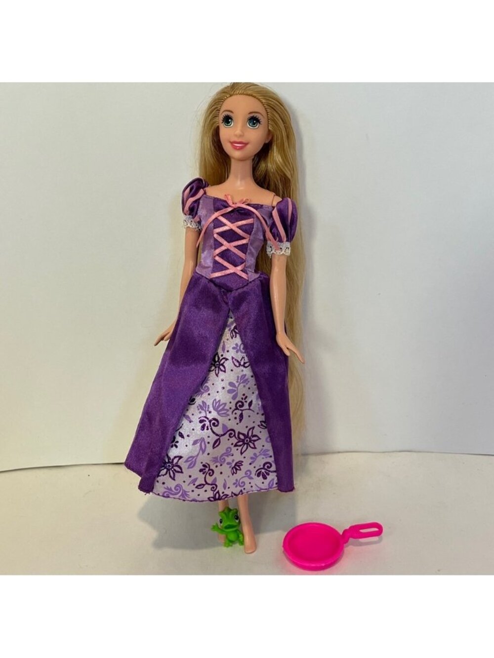 Disney Tangled Princess Doll Rupunzel Pascal Chameleon Lizard Figure